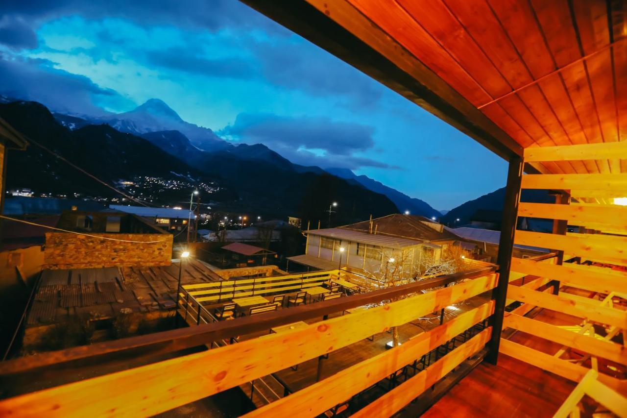 Wooden Hotel Kazbegi Eksteriør bilde