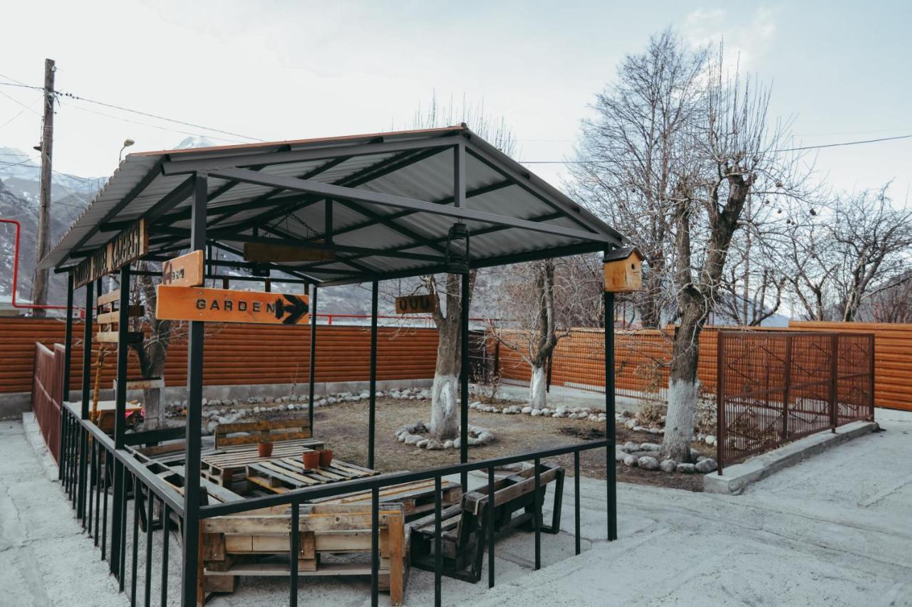 Wooden Hotel Kazbegi Eksteriør bilde