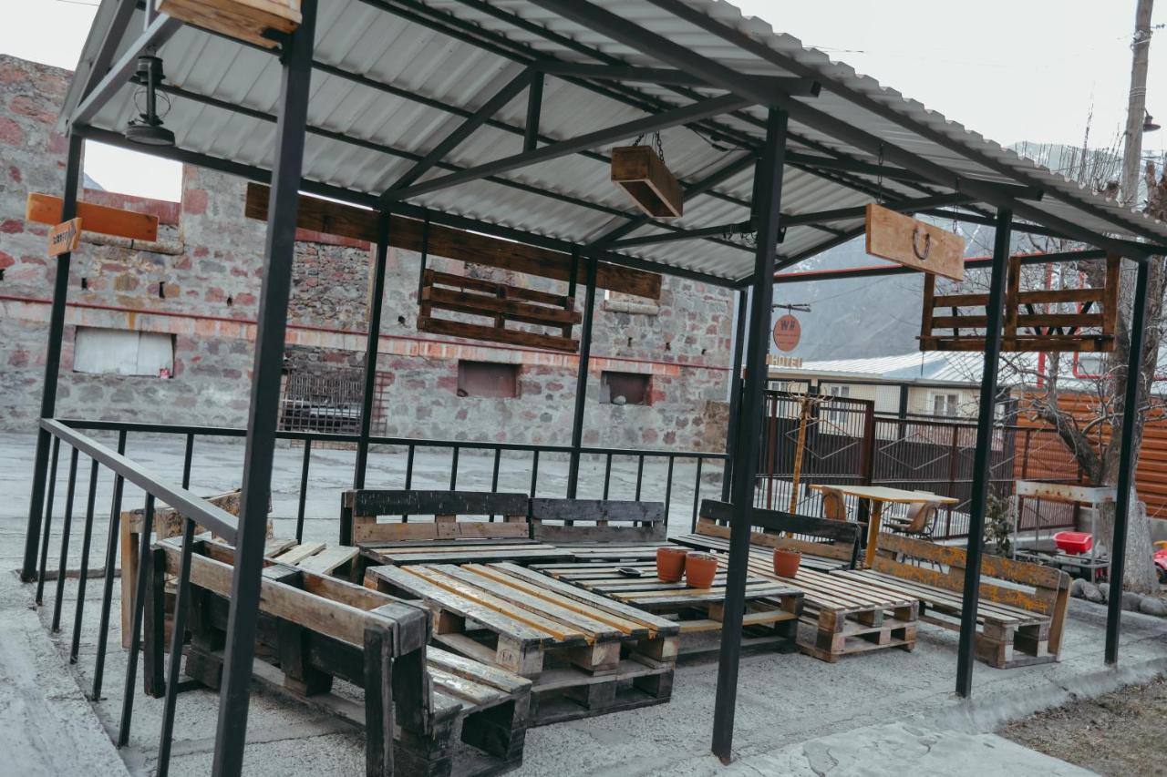 Wooden Hotel Kazbegi Eksteriør bilde