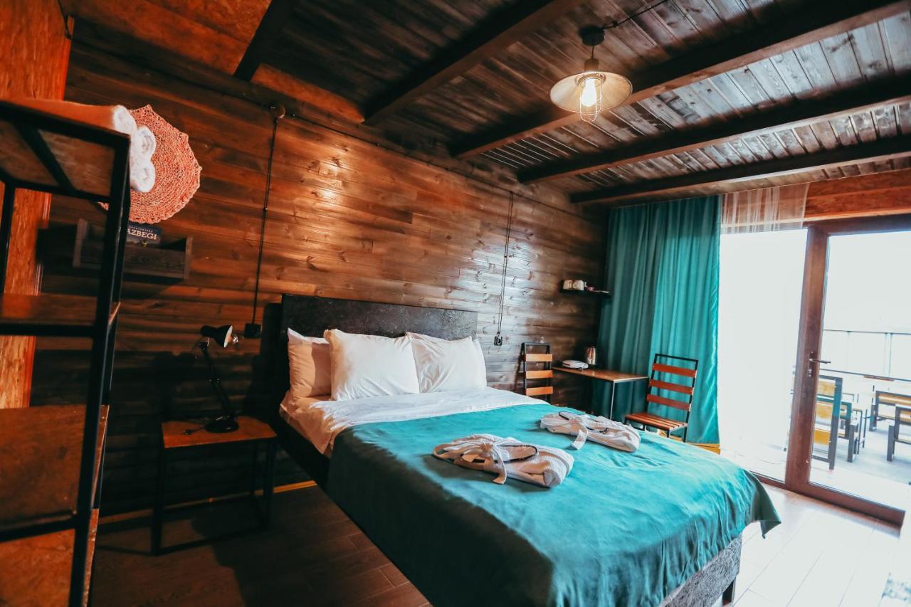Wooden Hotel Kazbegi Eksteriør bilde