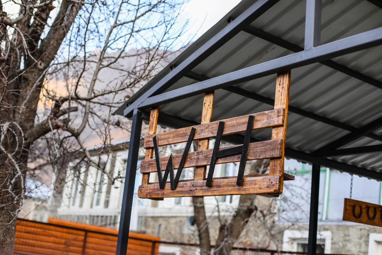 Wooden Hotel Kazbegi Eksteriør bilde