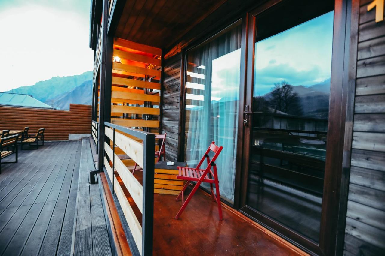 Wooden Hotel Kazbegi Eksteriør bilde